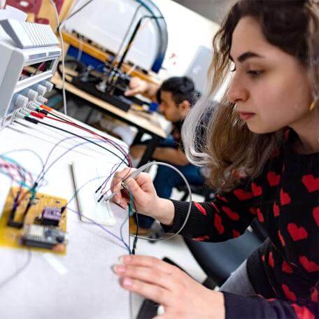 EE Graduate student works in a CEMS lab