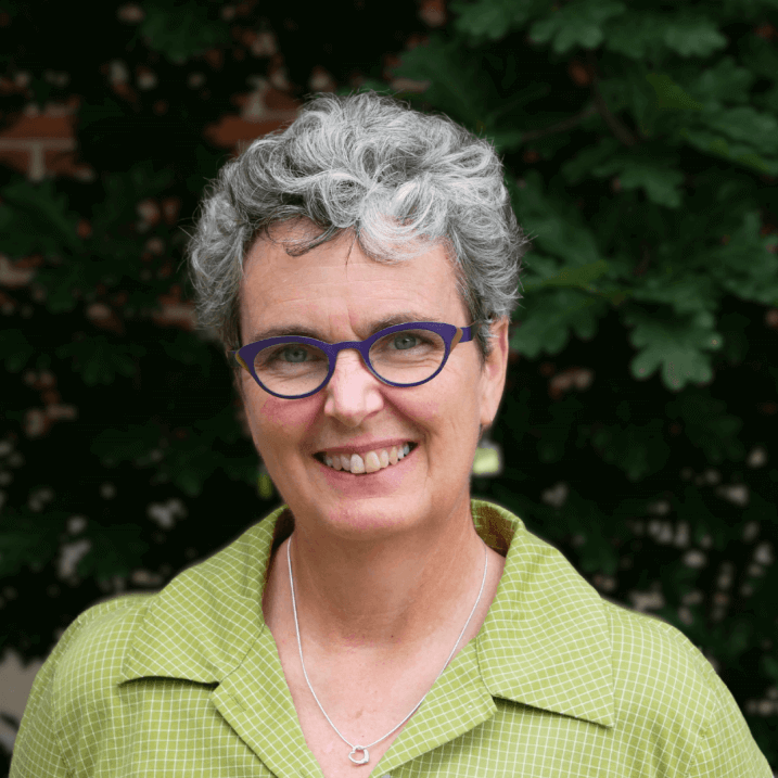 Cara Calvelli Headshot