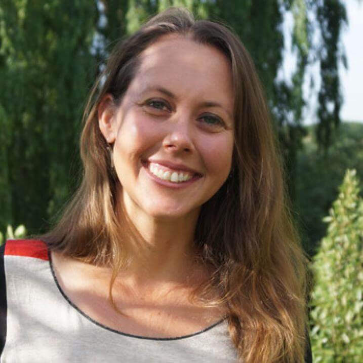 Leah Bremer headshot