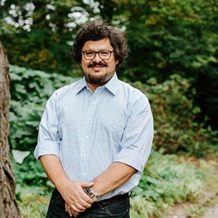 Mario Herrero headshot
