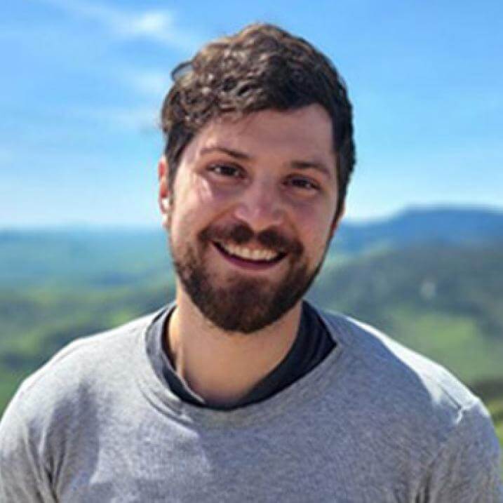 Mario Machado headshot