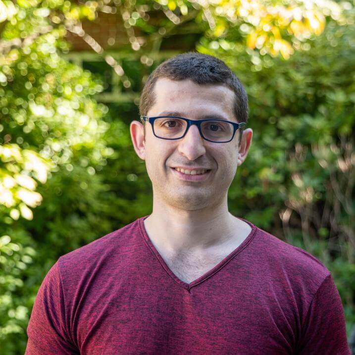 Ihsan Akili headshot