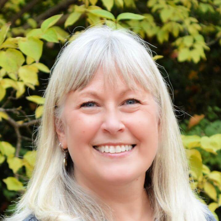 Headshot of Jan