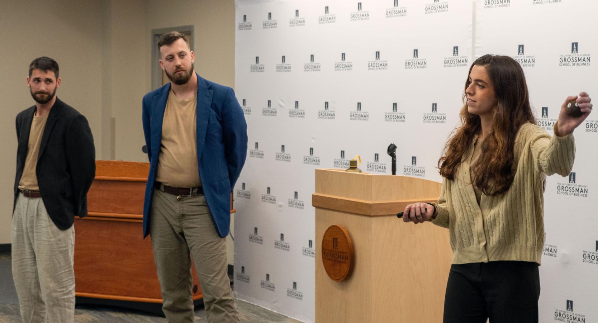 SI-MBA students presenting their Practicum pitch
