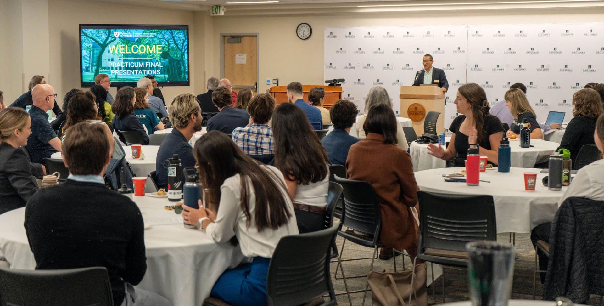 SI-MBA students meet to present their Practicum final