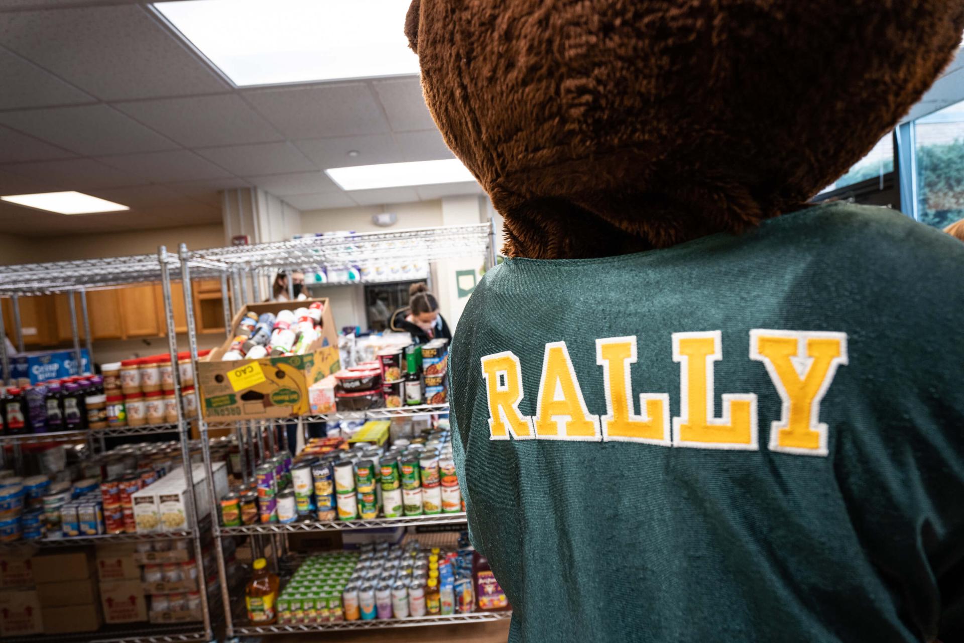 A photo of Rally Cat visiting Rally Cat's Cupboard, UVM's on-campus food pantry