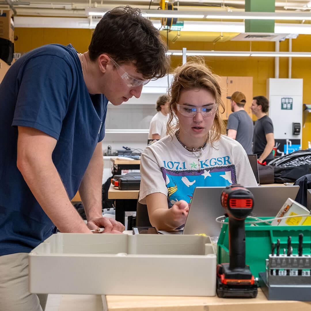 ME students at work on their capstone project