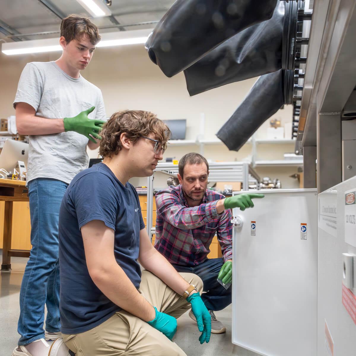 Undergraduate and graduate students collaborate with faculty researcher Alex Kozen.