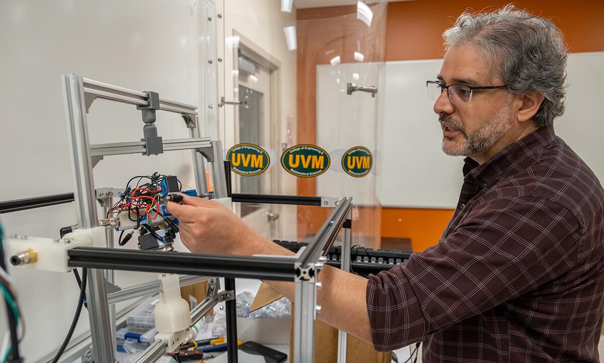 Assistant Professor Luis Duffault Espinosa shares a student project in the AIR Lab