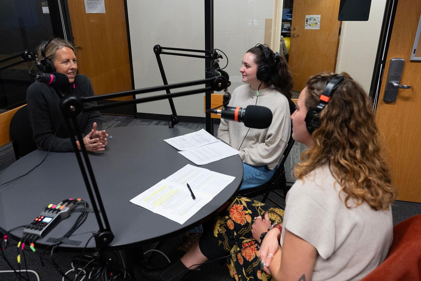 Emily Listowich and Payton Beaver interview Kate Williams for The SI-MBA Podcast