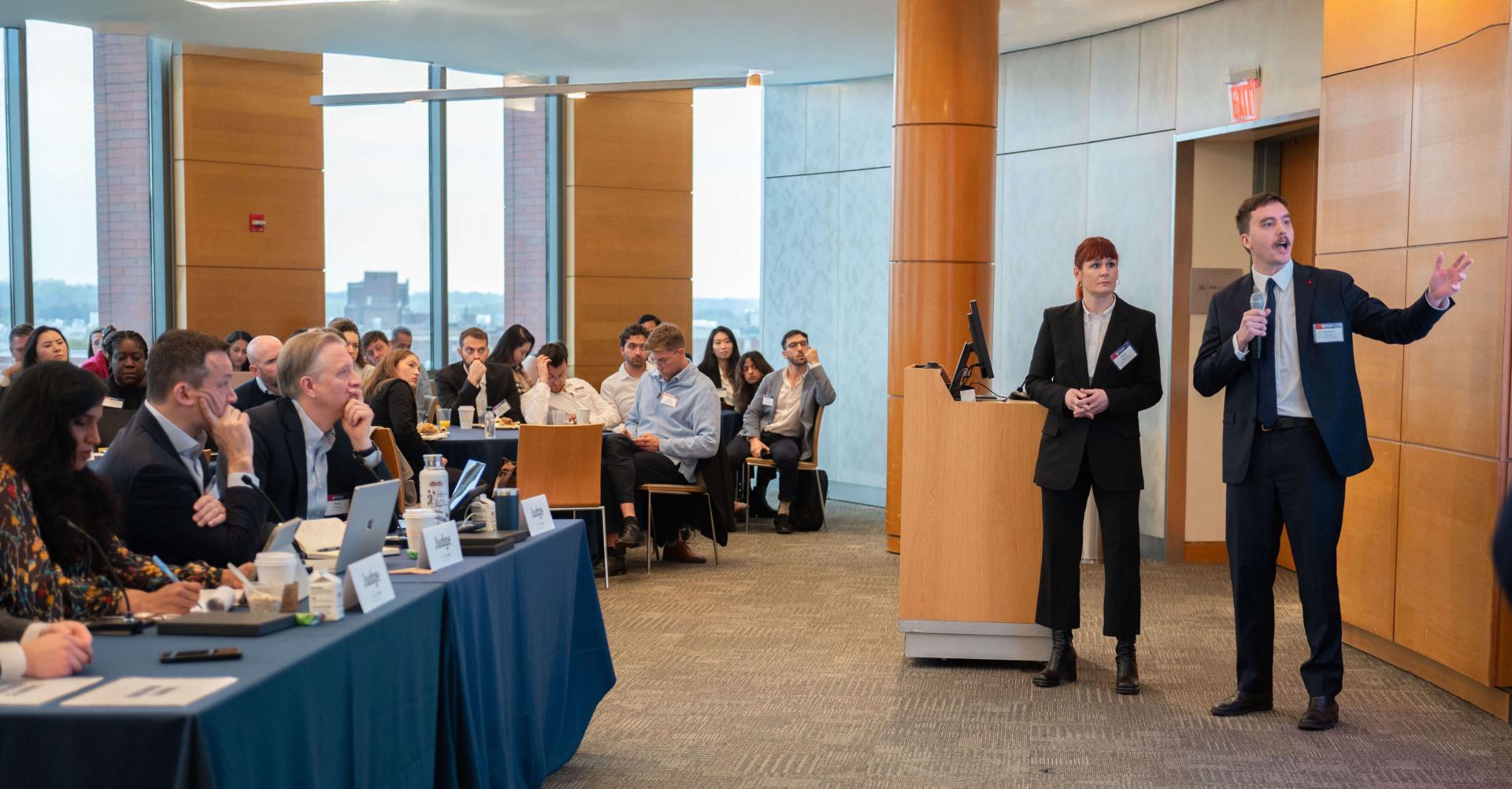 SI-MBA Students Presenting at MIINT