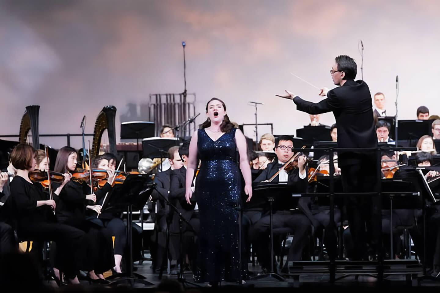 Noragh Devlin sings opera